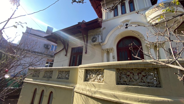 REV2004586