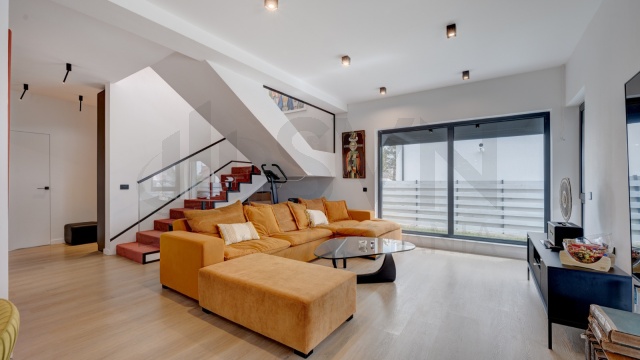 REV2005661